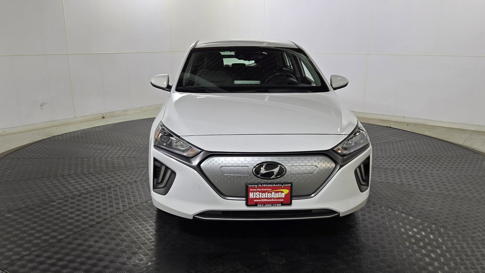 Used 2021 Hyundai Ioniq SE image 2