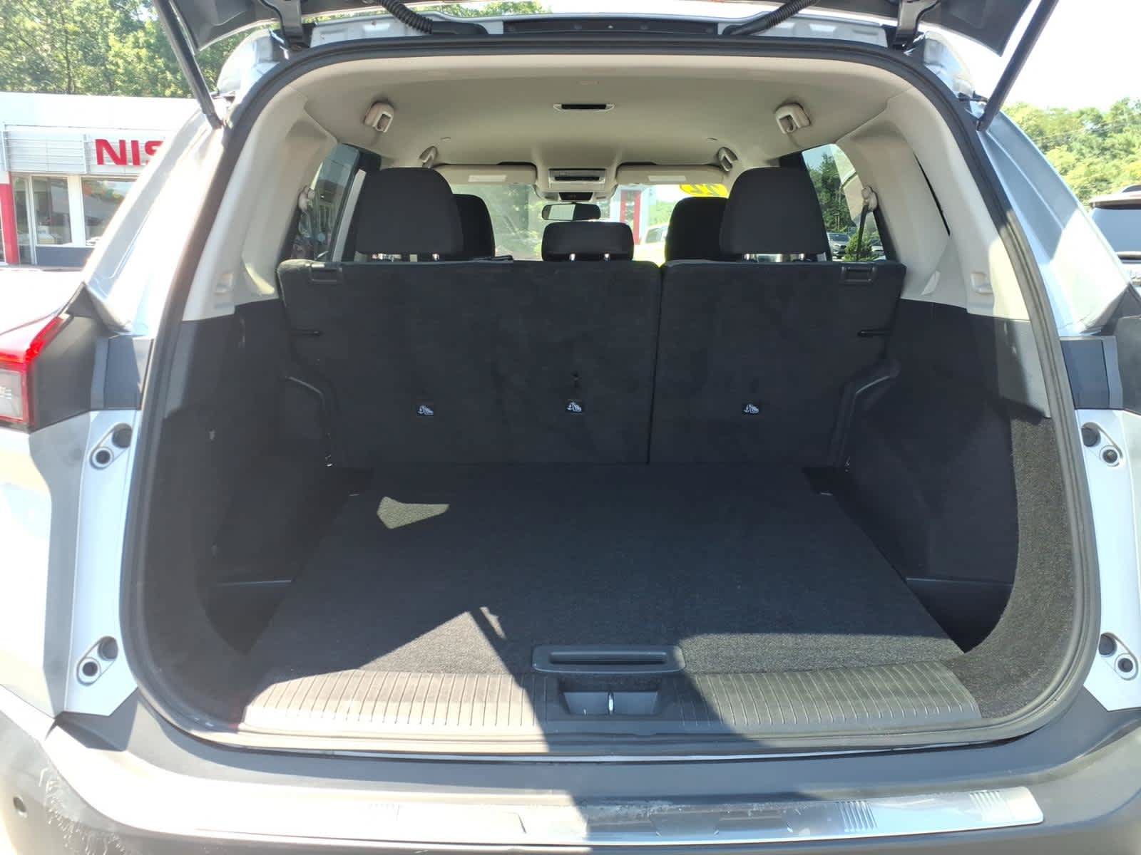 Certified 2022 Nissan Rogue SV AWD/4WD image 16