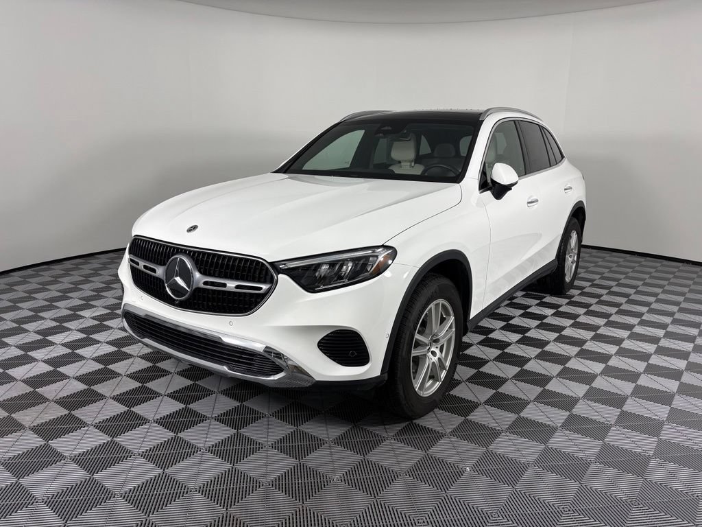Certified 2025 Mercedes-Benz GLC 300 4MATIC image 3