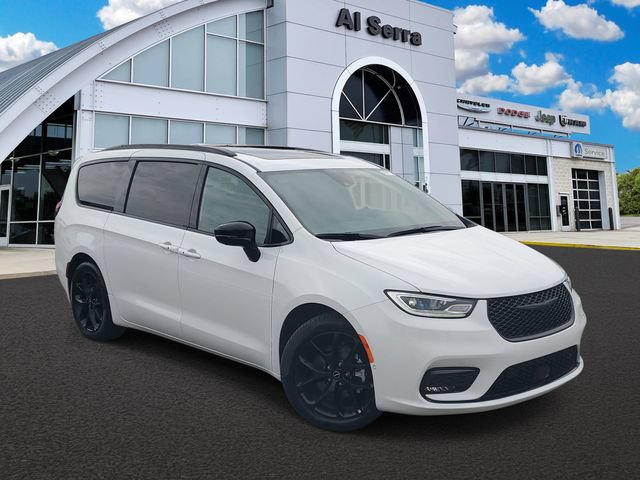 New 2026 Chrysler Pacifica Select w/ S Appearance Package FWD image 1