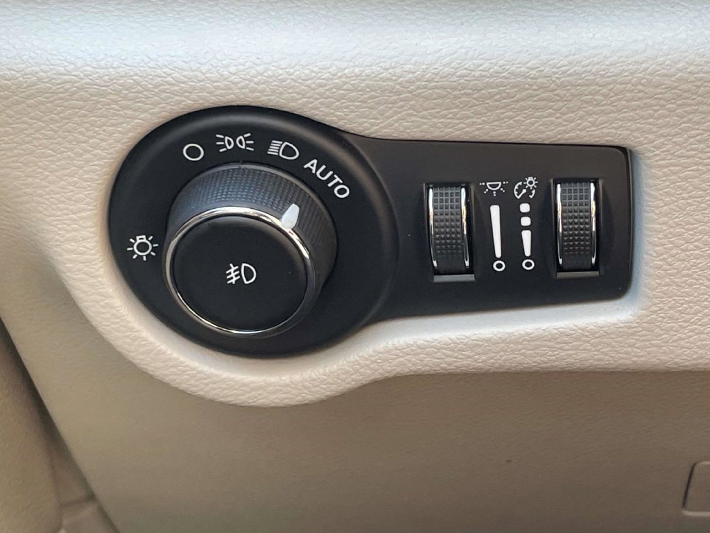 Certified 2023 Chrysler Pacifica Touring-L FWD image 29