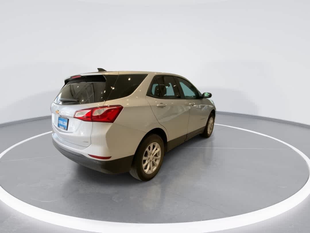 Used 2021 Chevrolet Equinox LS w/ LS Convenience Package AWD/4WD image 8