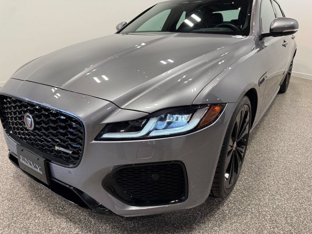 Used 2023 Jaguar XF R-Dynamic SE AWD/4WD image 2