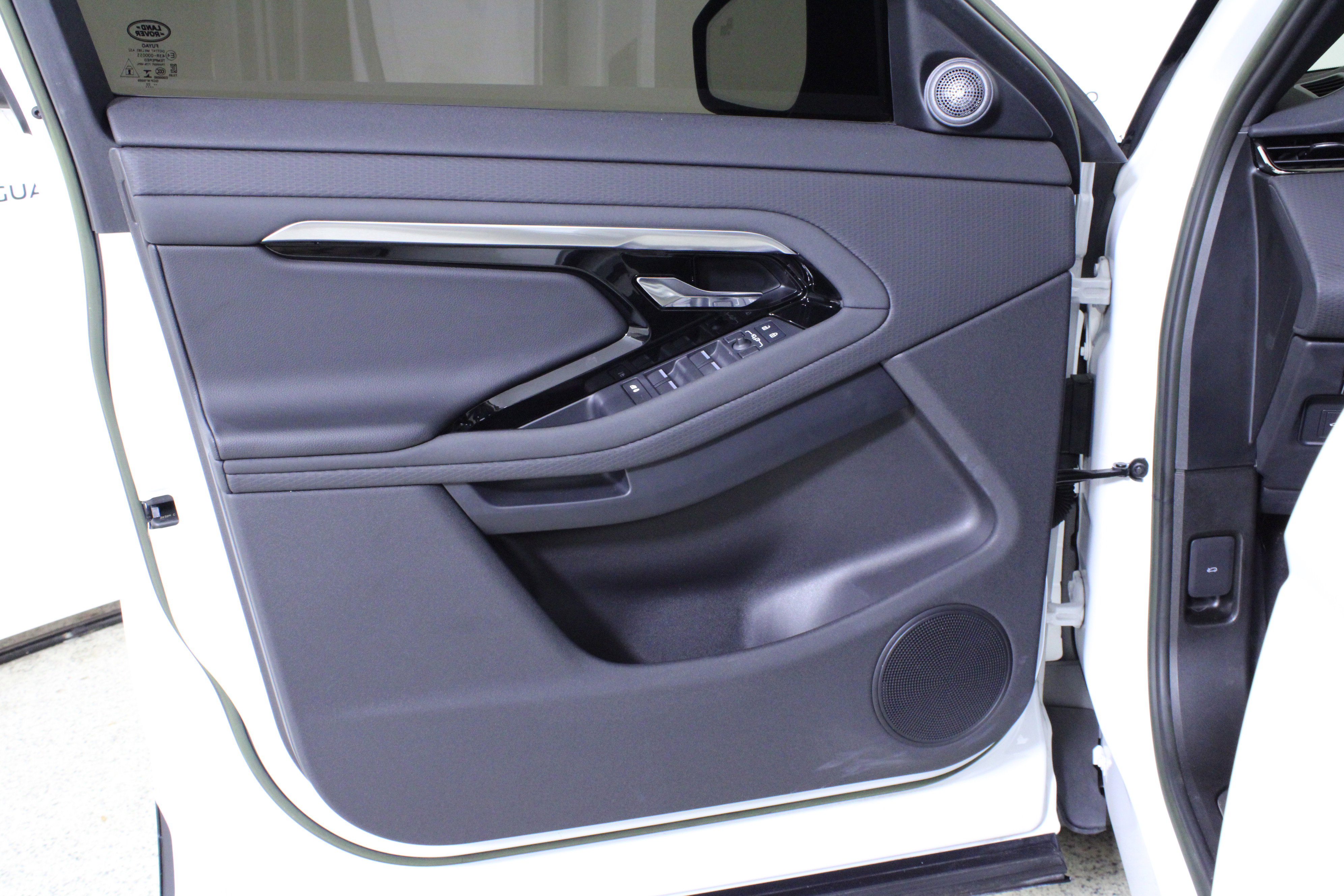 Used 2023 Land Rover Range Rover Evoque R-Dynamic S image 18