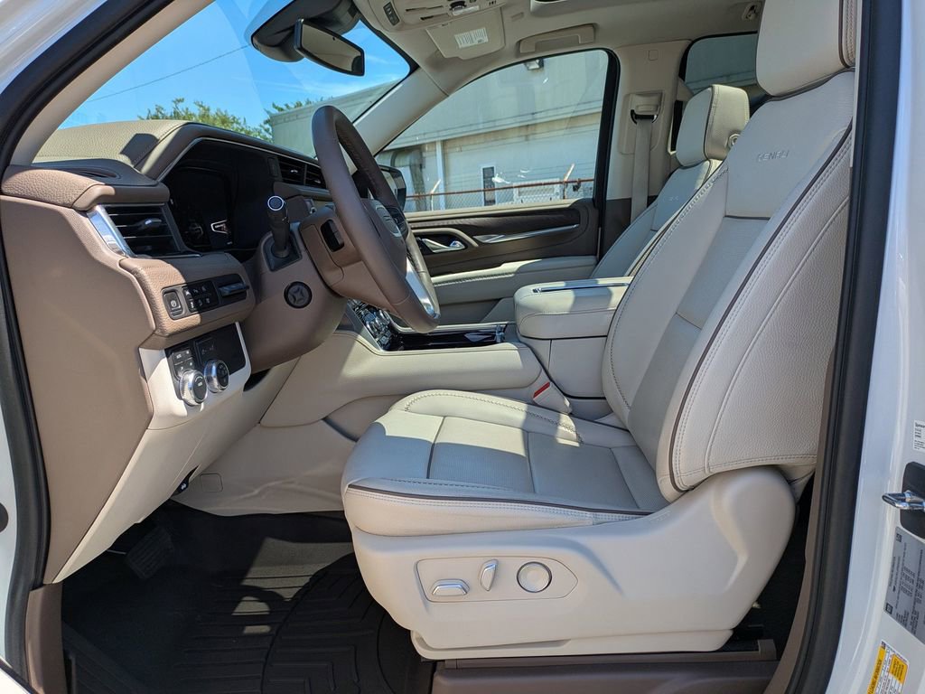 Used 2023 GMC Yukon XL Denali AWD/4WD image 14