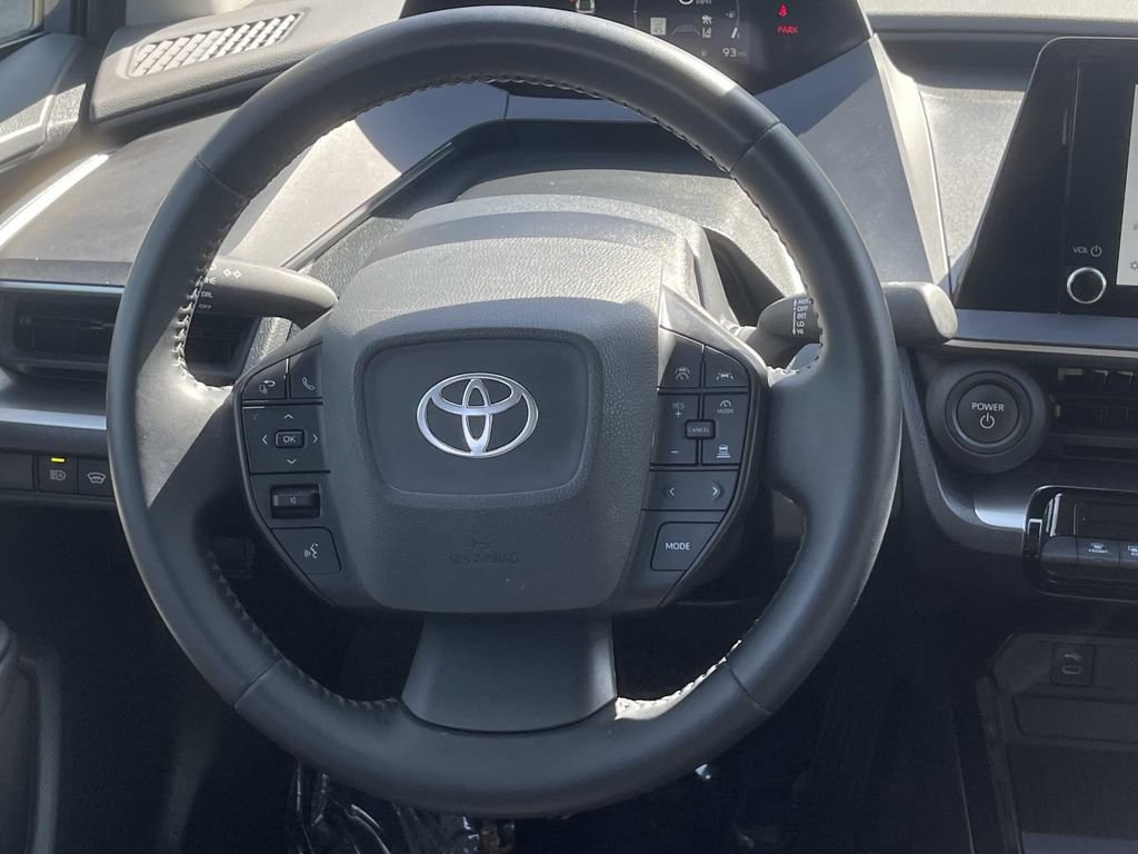 Used 2025 Toyota Prius LE FWD image 9