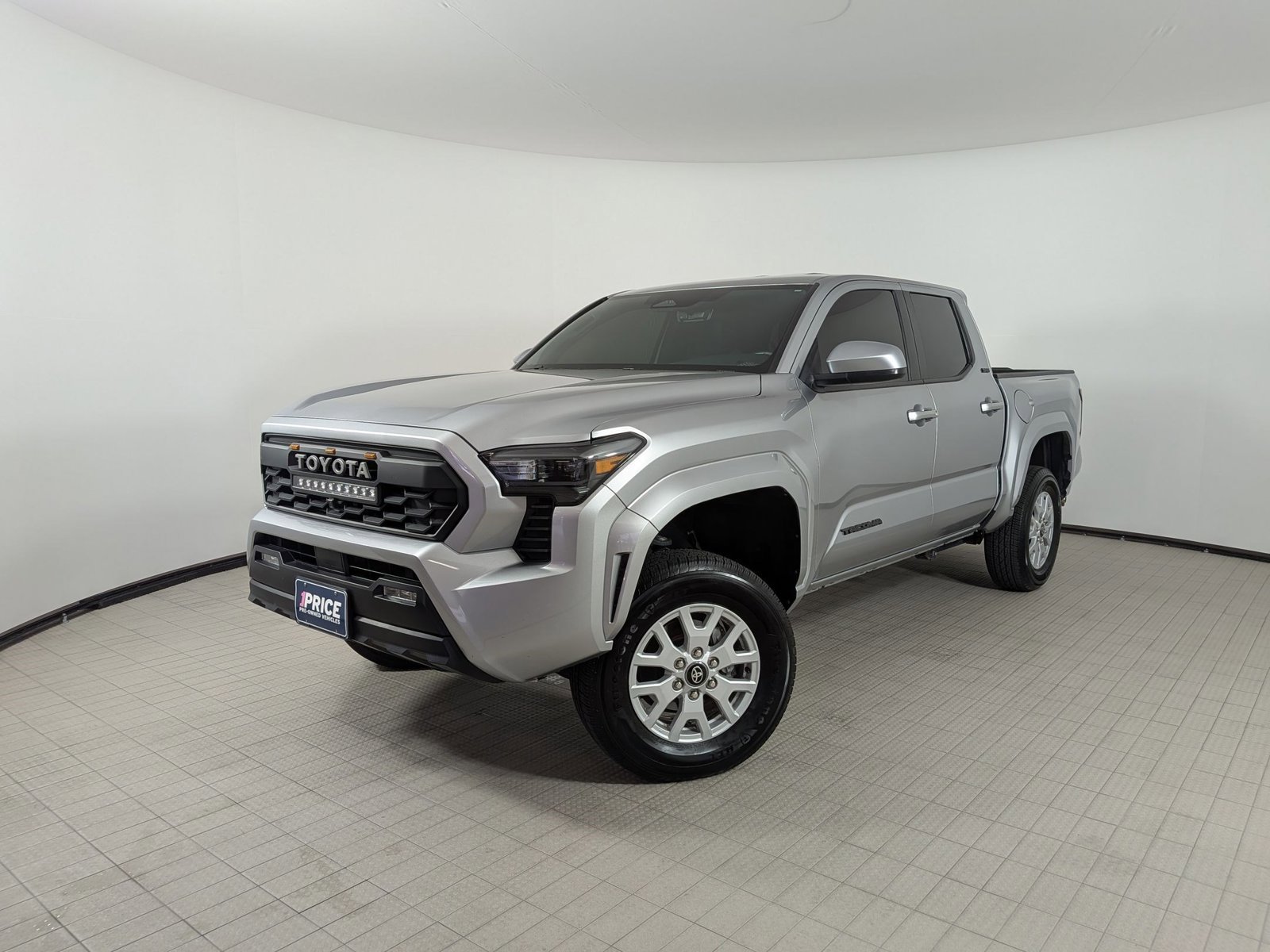 Used 2025 Toyota Tacoma SR5 AWD/4WD image 1