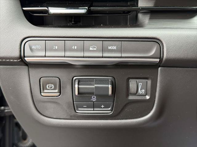 Used 2023 Cadillac Escalade Premium Luxury w/ Performance Package AWD/4WD image 24