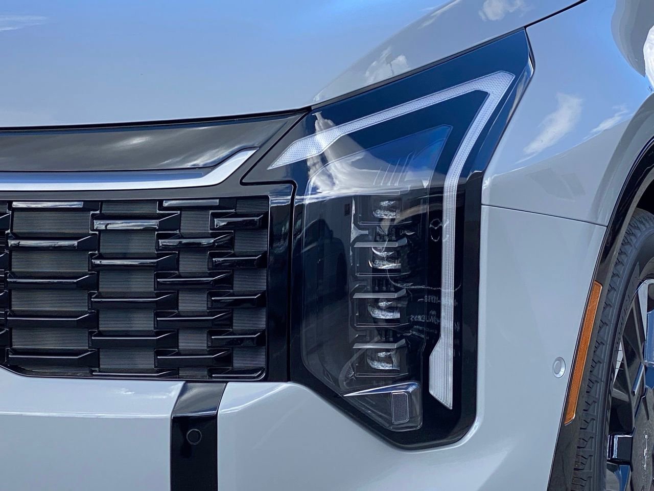 New 2026 Kia Sportage SX FWD image 8