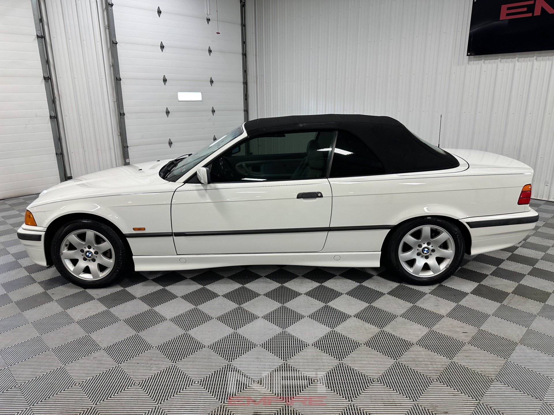 Used 1999 BMW 323i Convertible RWD image 4