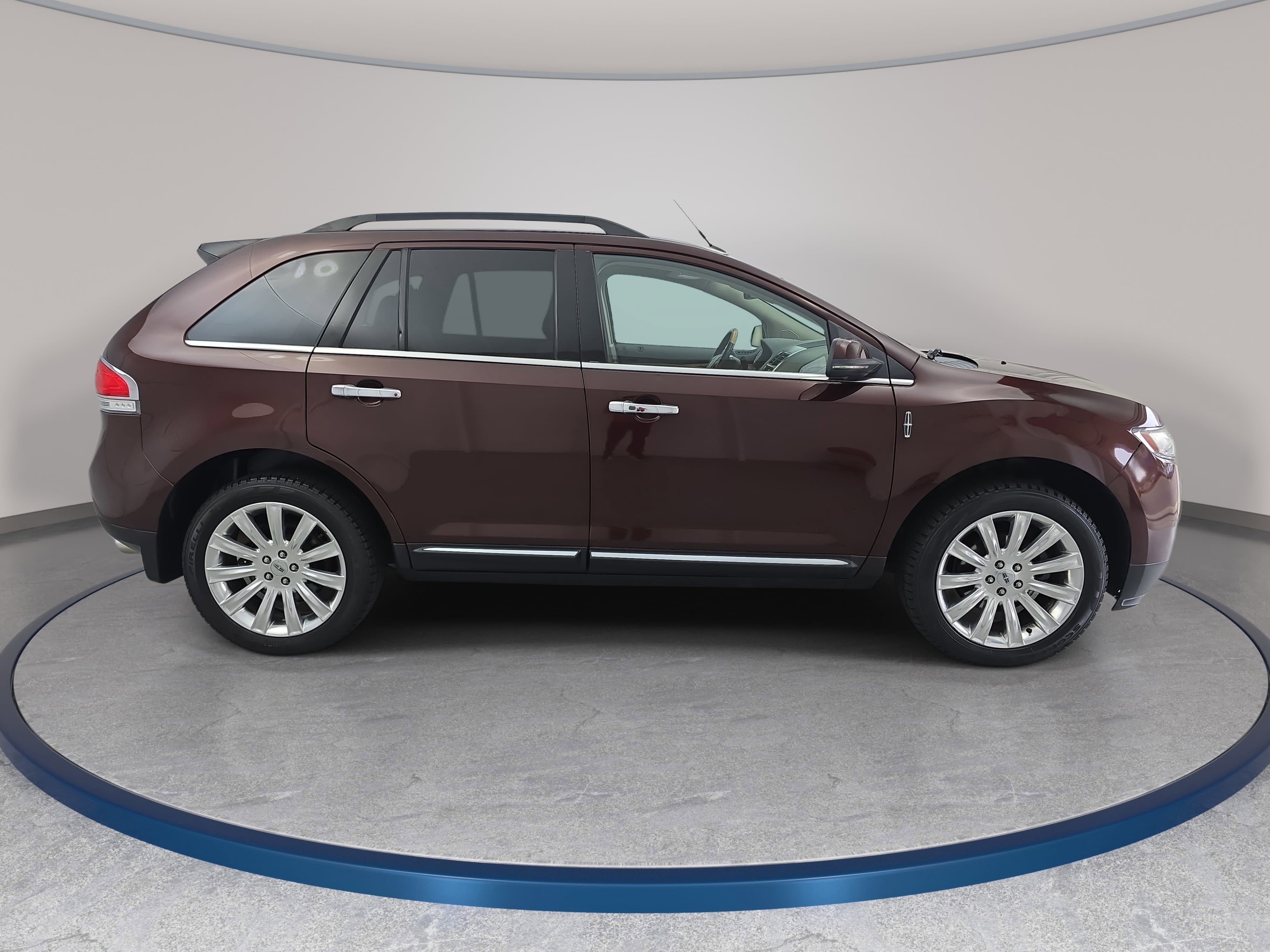 Used 2012 Lincoln MKX FWD image 4