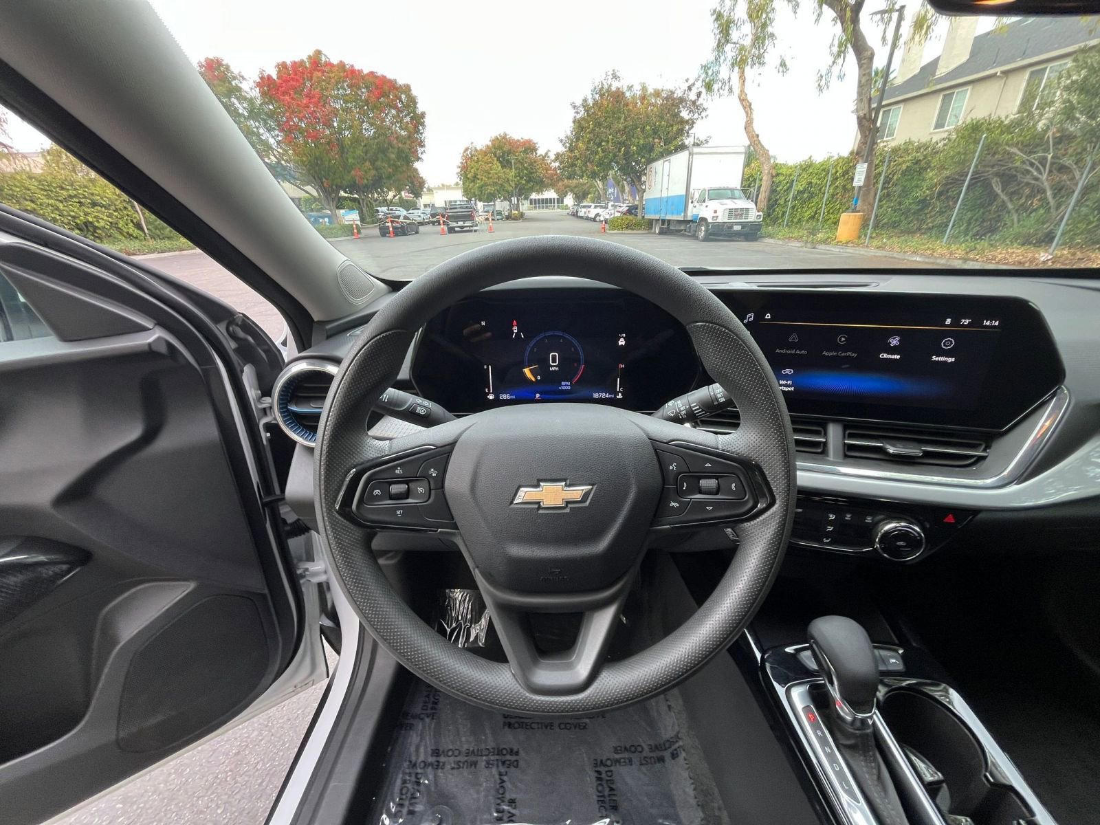 Used 2025 Chevrolet Trax LT image 32