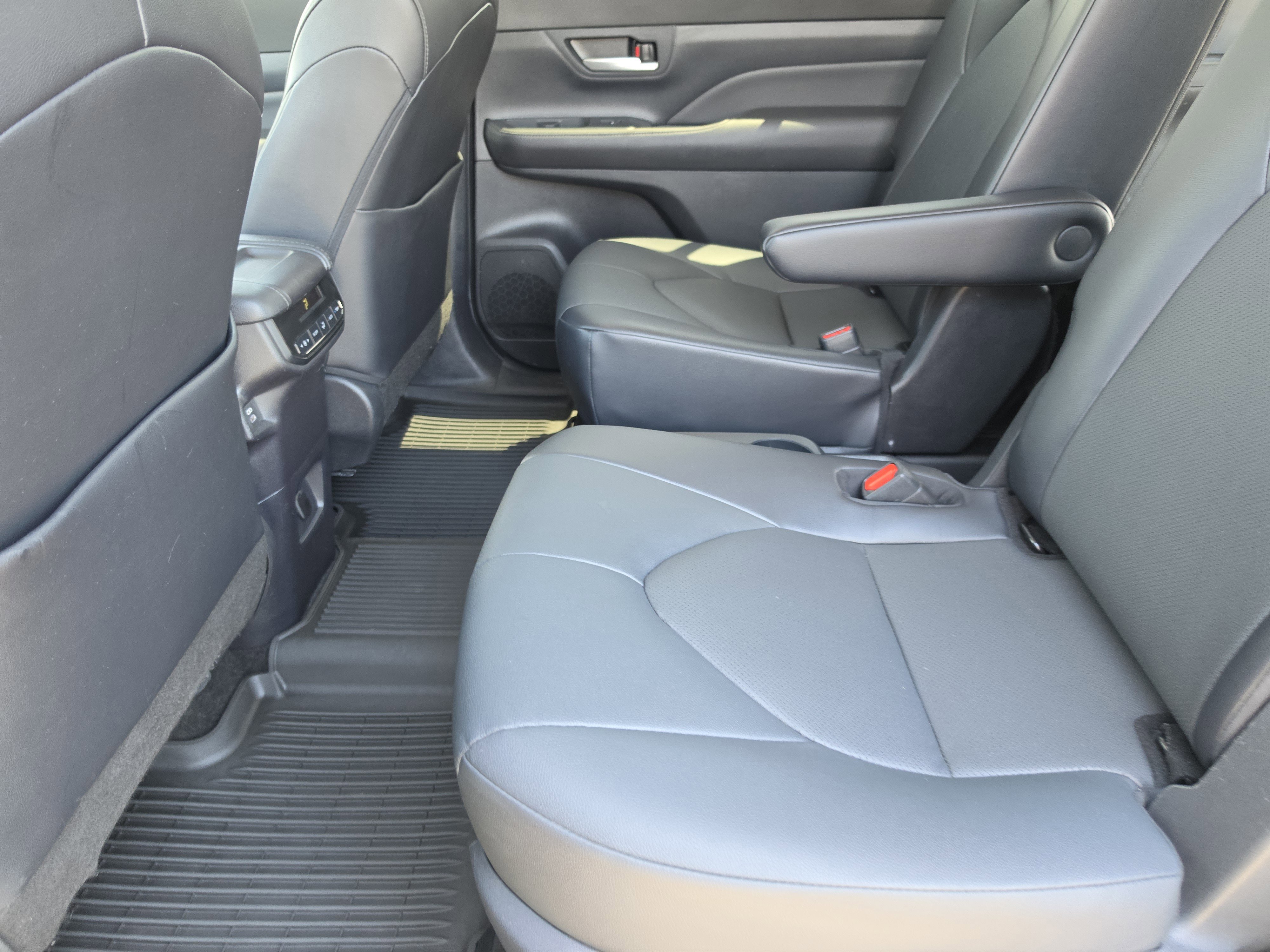 Certified 2024 Toyota Grand Highlander FWD image 10