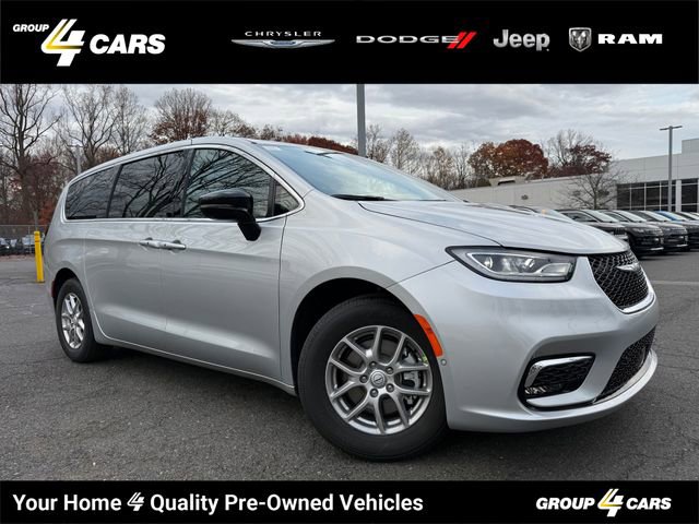 New 2026 Chrysler Pacifica Select image 1