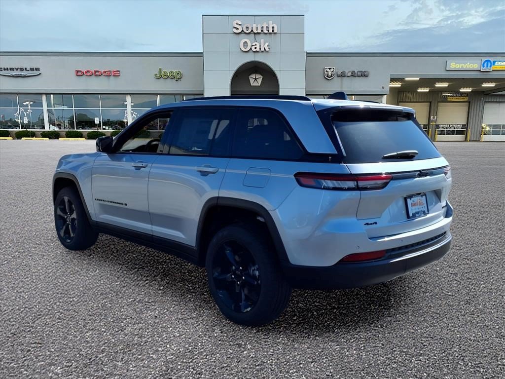 Certified 2025 Jeep Grand Cherokee Limited w/ Black Appearance Package AWD/4WD image 4