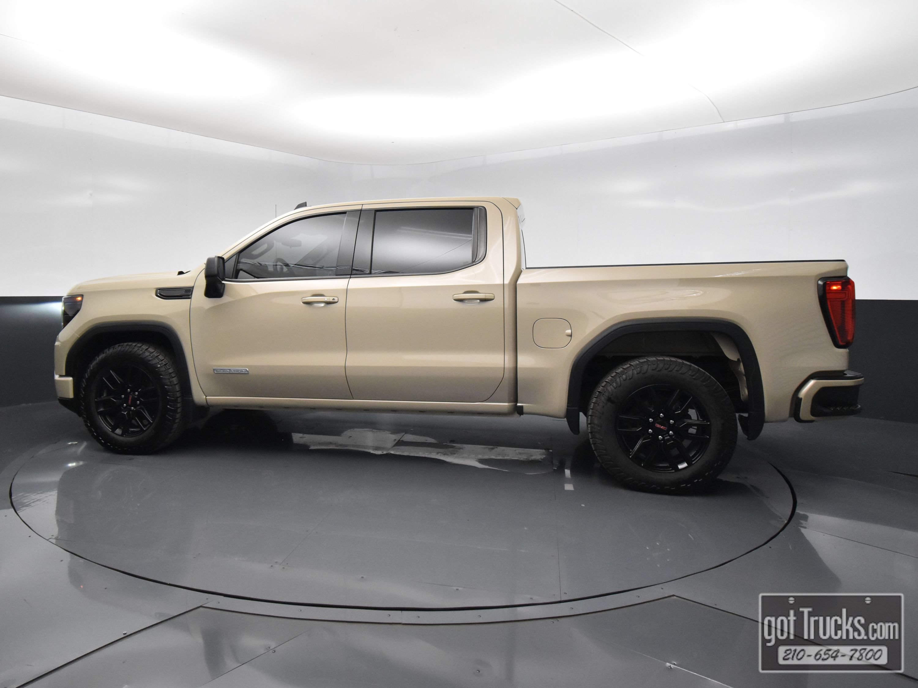 Used 2022 GMC Sierra 1500 Elevation RWD image 3