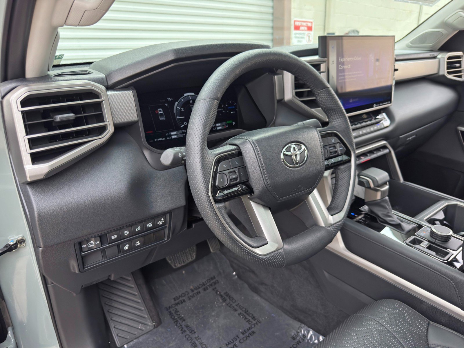 Used 2024 Toyota Tundra Limited AWD/4WD image 14
