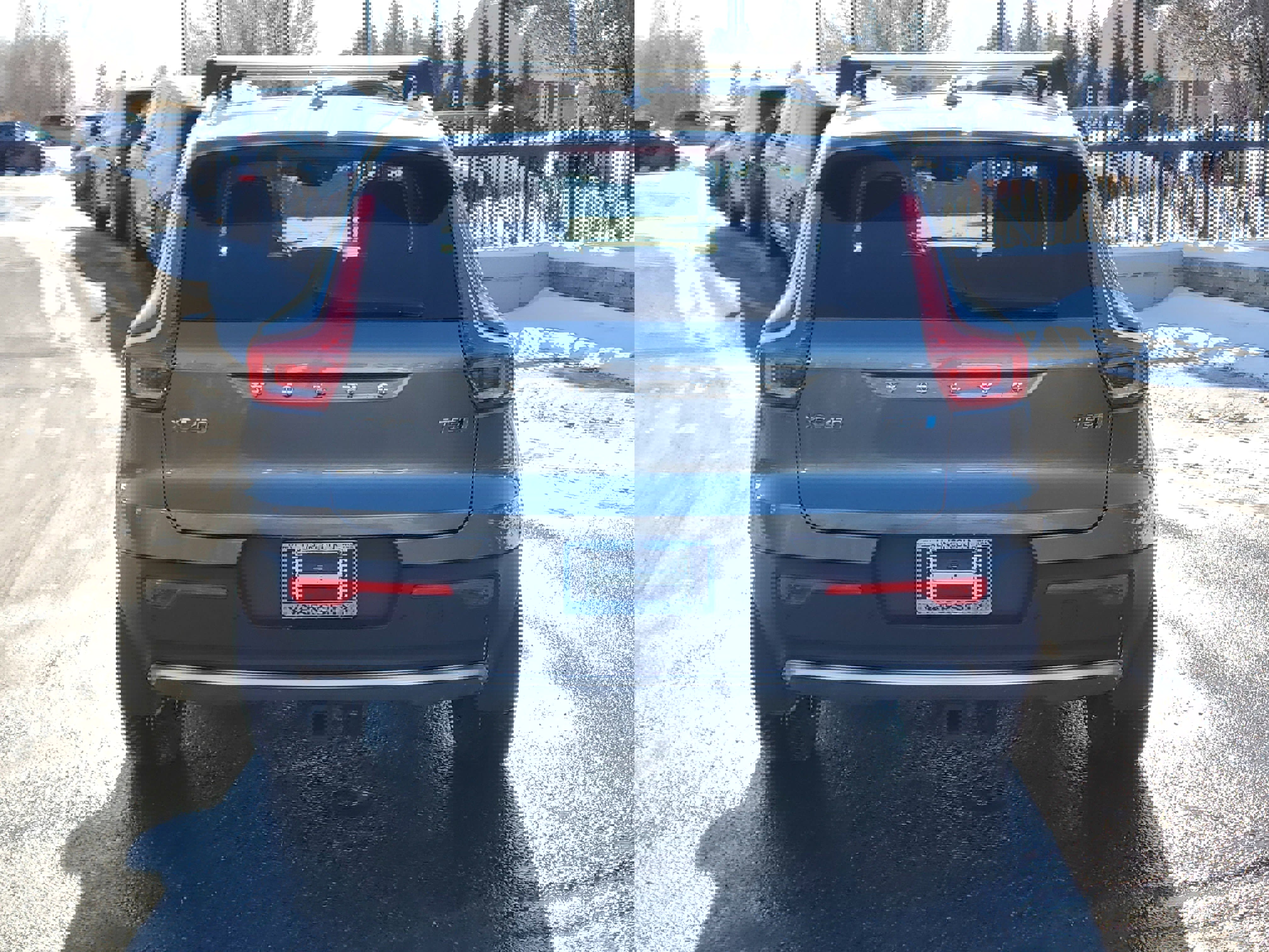 Used 2019 Volvo XC40 T5 Momentum image 5