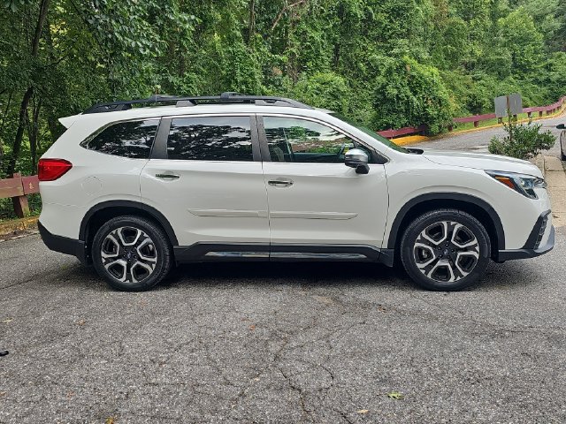 Used 2023 Subaru Ascent Touring AWD/4WD image 2