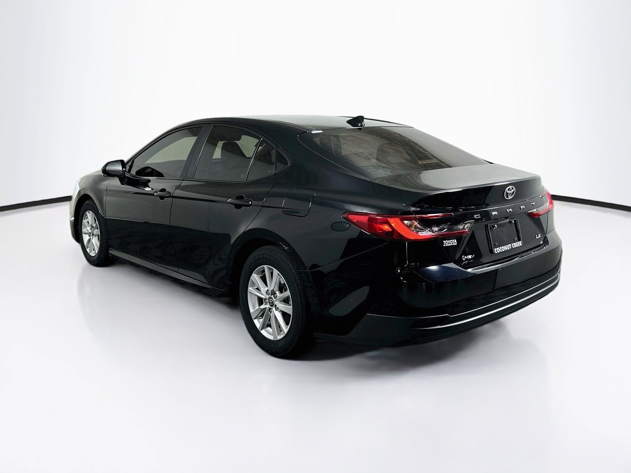 Used 2025 Toyota Camry LE w/ Convenience Package FWD image 5