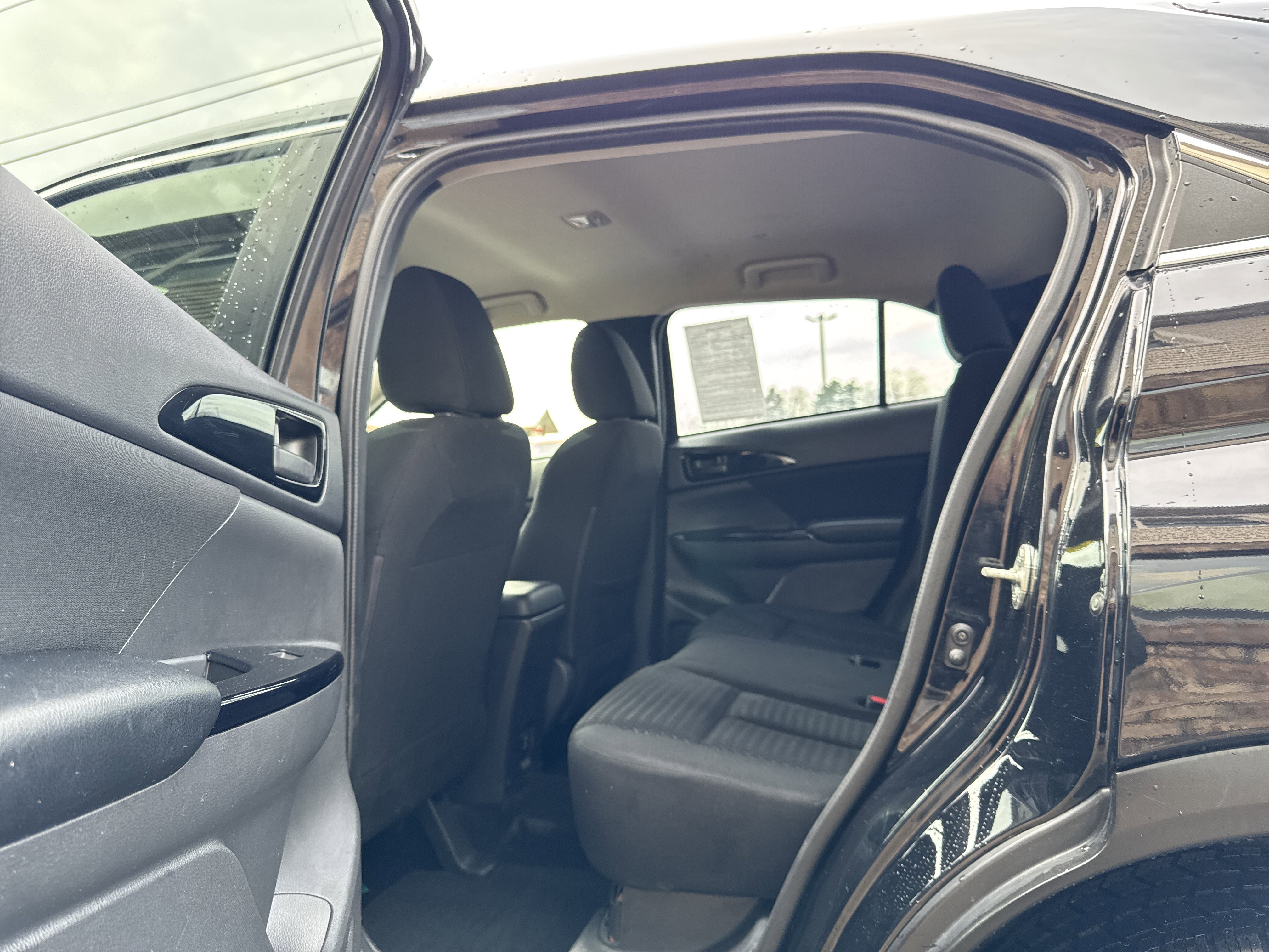 Used 2022 Mitsubishi Eclipse Cross LE image 10