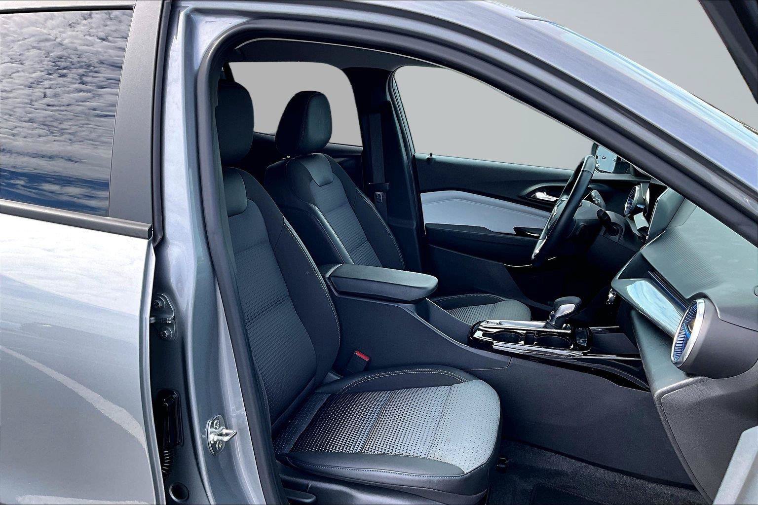 Used 2024 Chevrolet Trax LT w/ Driver Confidence Package FWD image 8