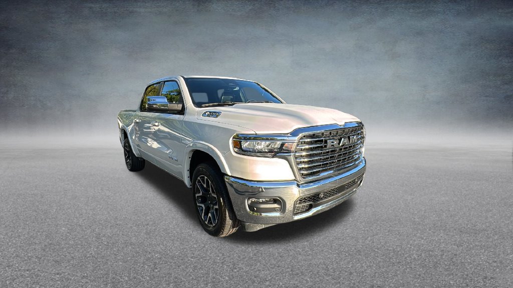 Used 2025 RAM 1500 Laramie AWD/4WD image 3