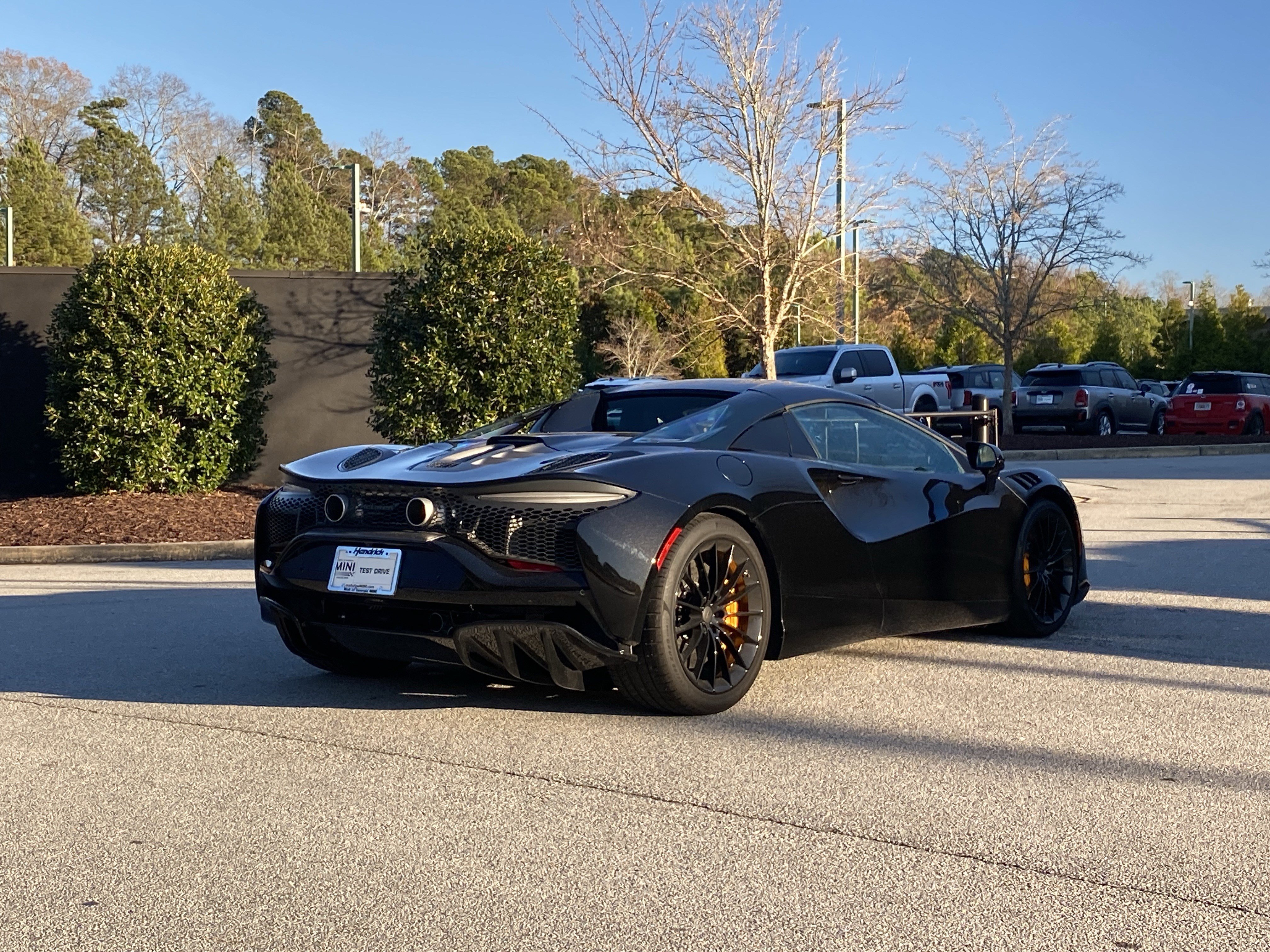 Used 2025 McLaren Artura Spider image 28