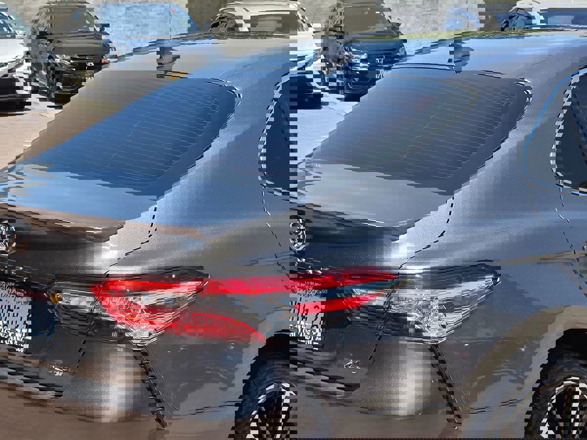 Used 2020 Toyota Camry XSE image 12