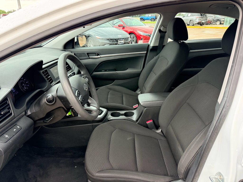 Used 2020 Hyundai Elantra SE w/ Cargo Package (C1) FWD image 5