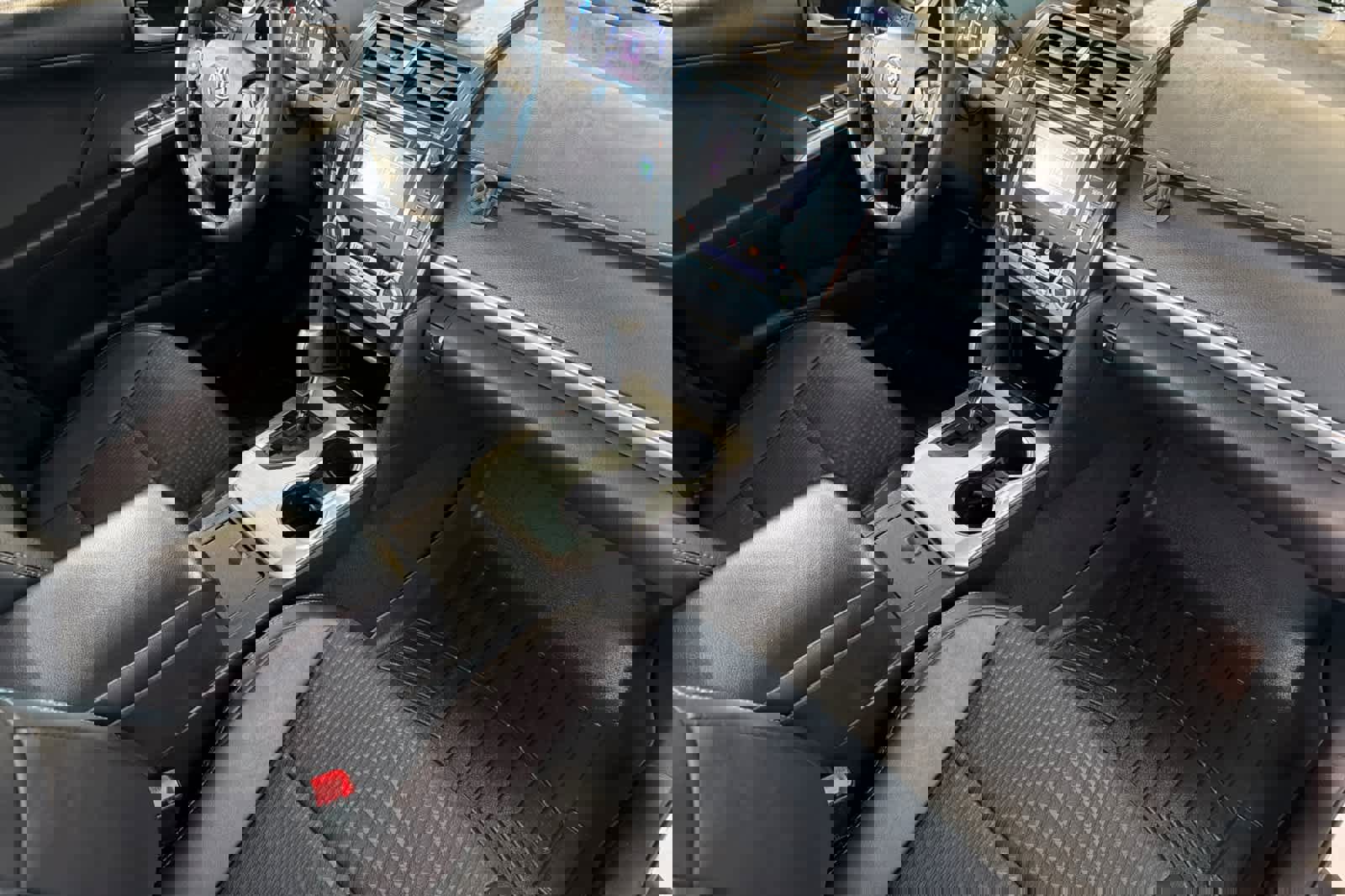 Used 2014 Toyota Camry Hybrid image 17