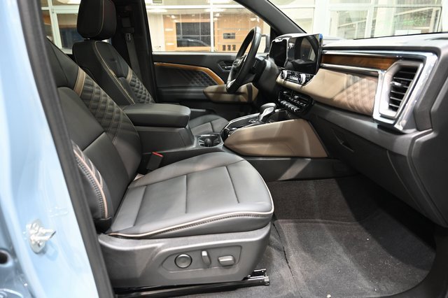 Used 2025 GMC Canyon Denali image 12