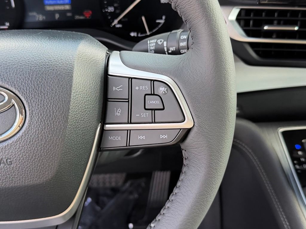 Used 2026 Toyota Sienna XLE FWD image 23