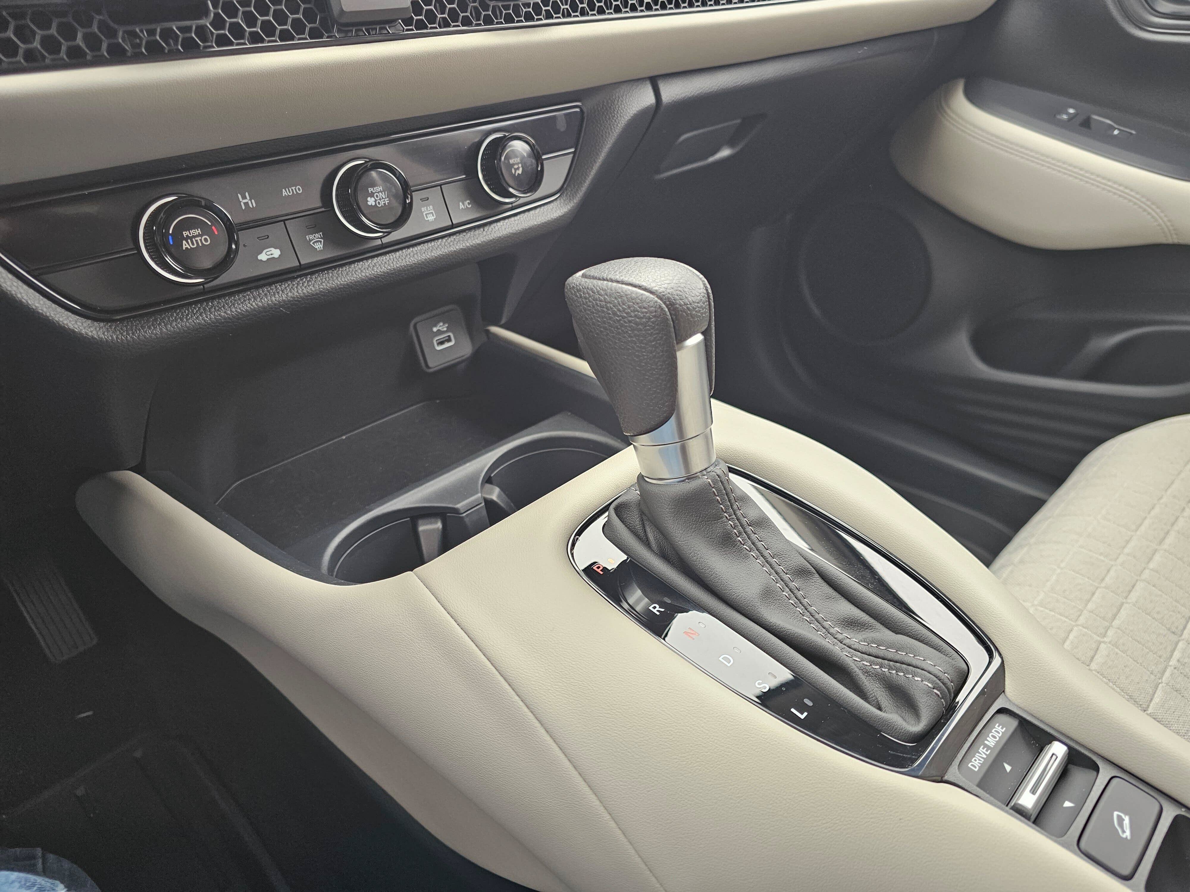Certified 2025 Honda HR-V LX image 29
