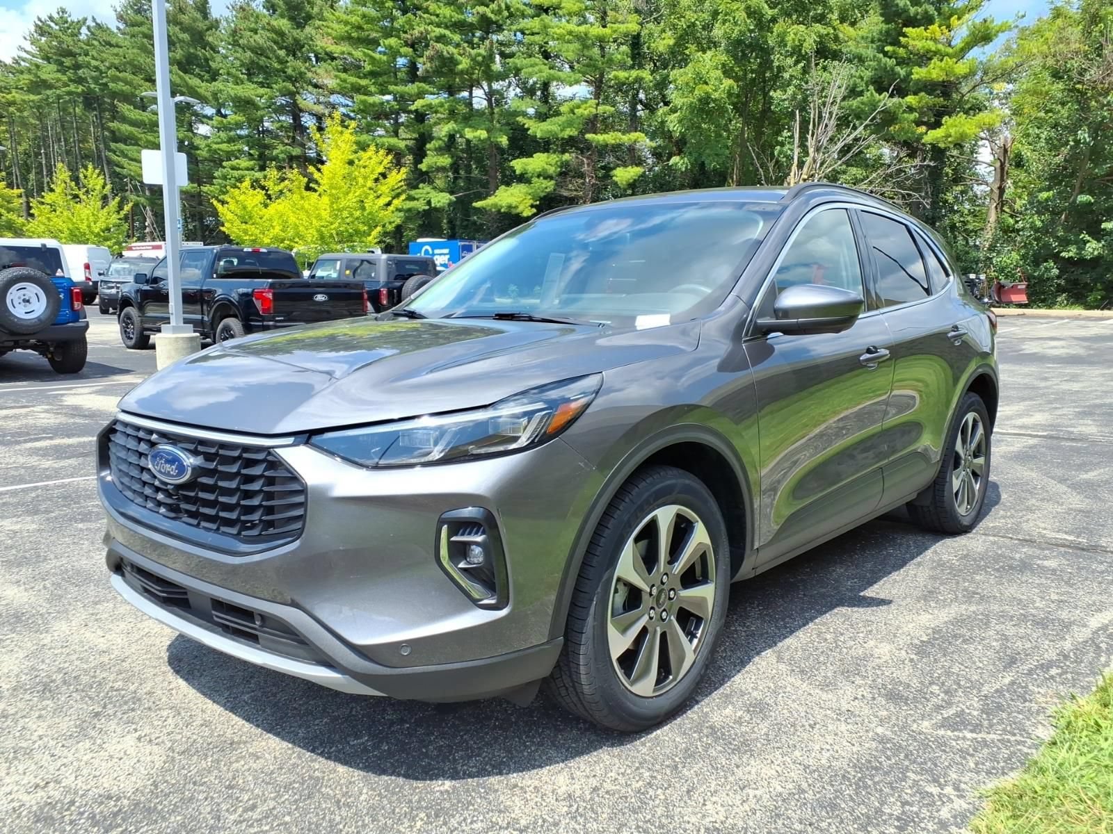 Used 2023 Ford Escape Platinum AWD/4WD image 4