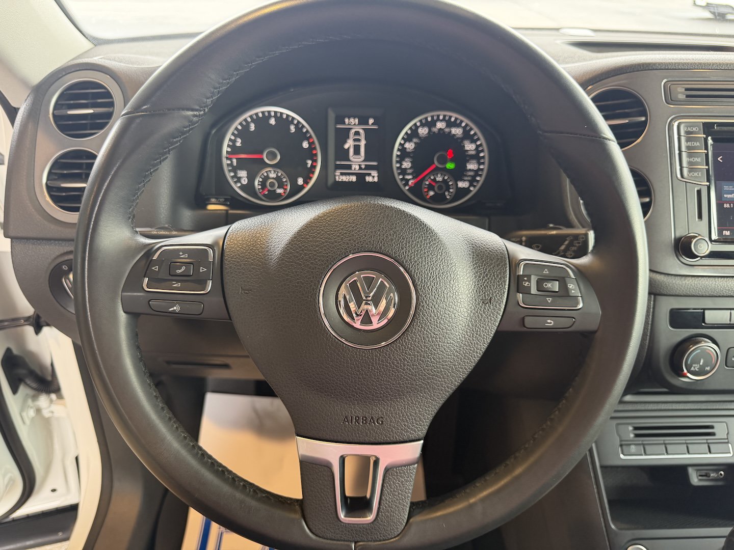 Used 2017 Volkswagen Tiguan Limited w/ Premium Package FWD image 14