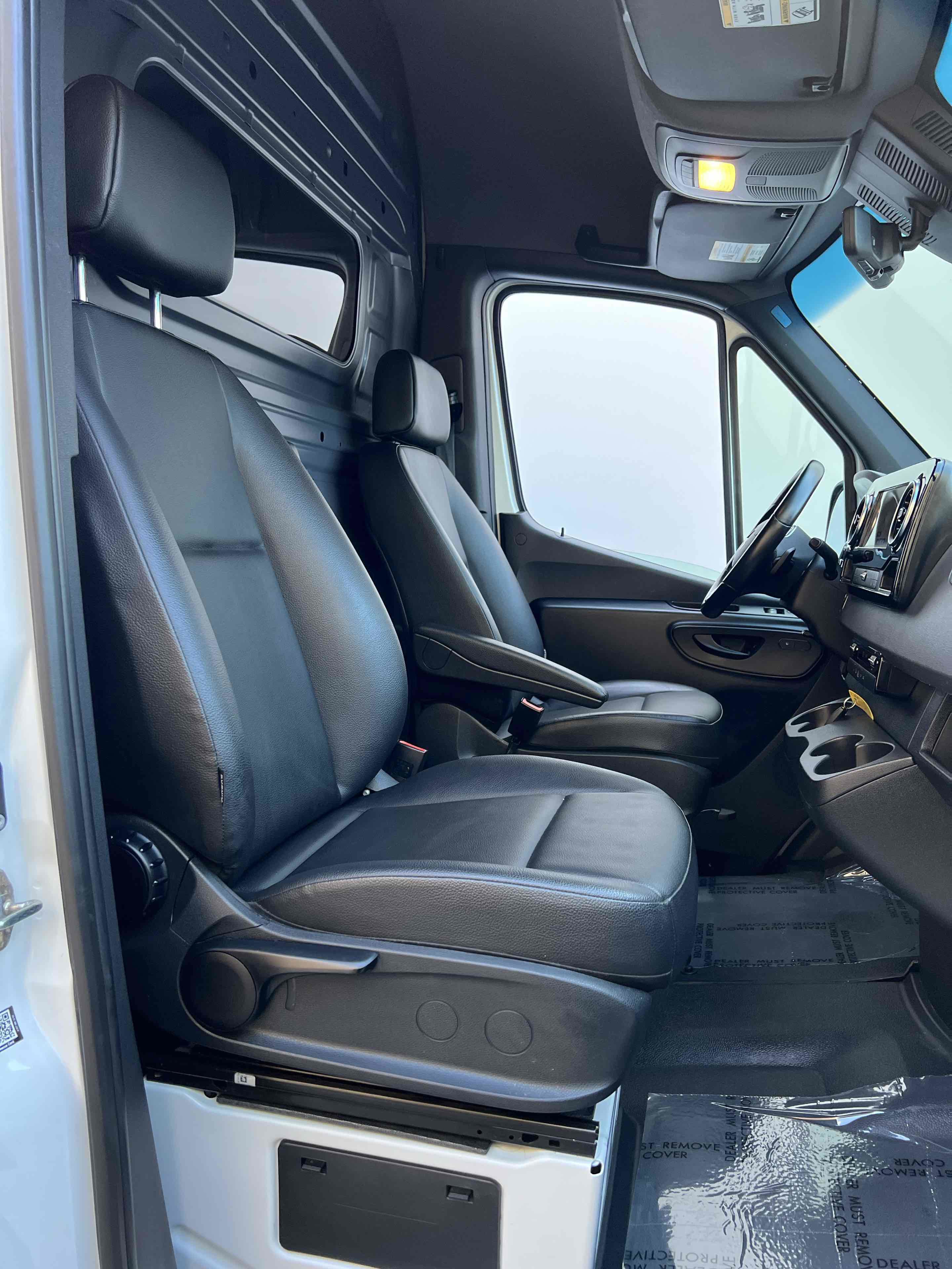 Used 2024 Mercedes-Benz Sprinter 2500 image 33