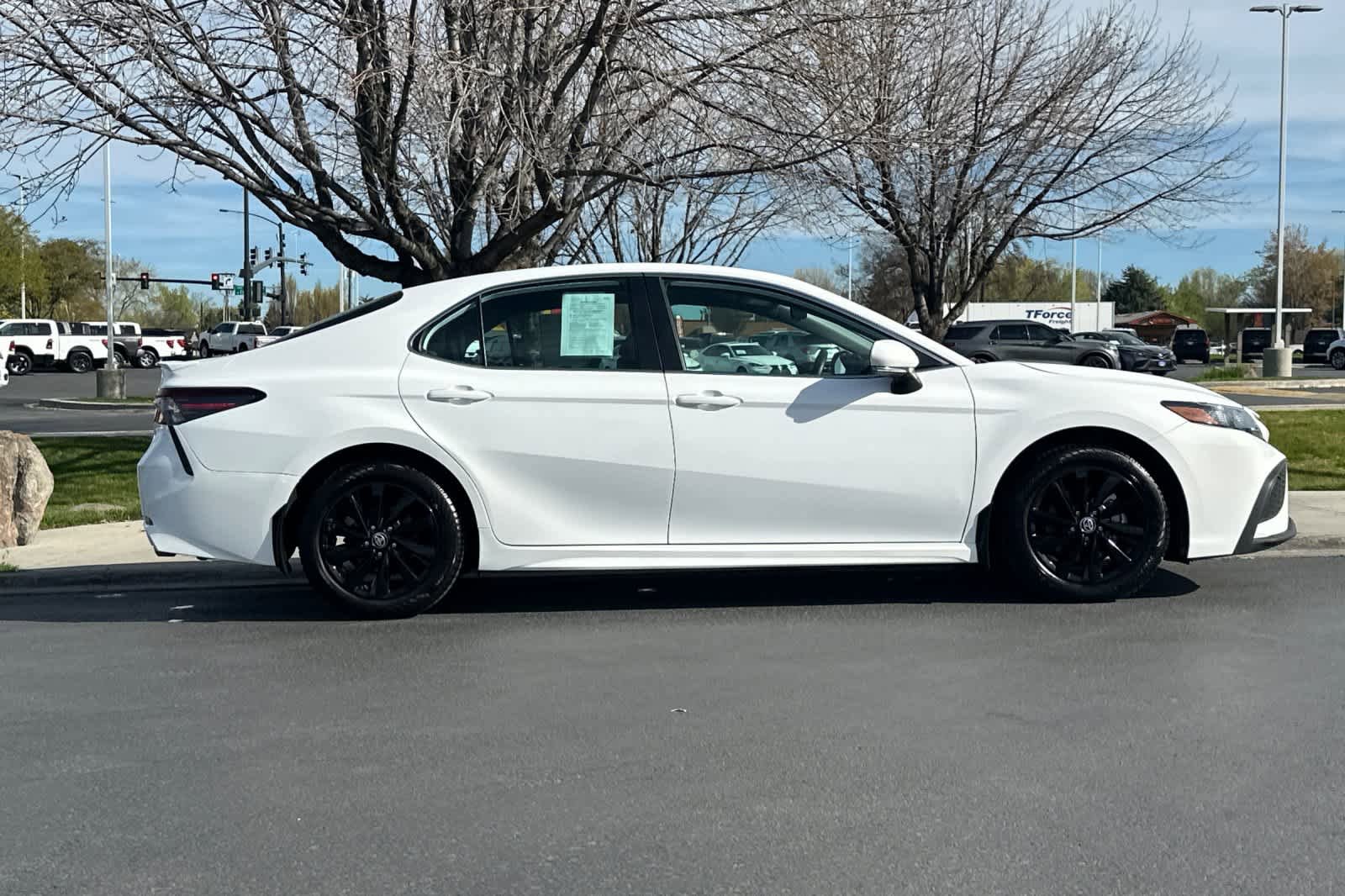 Used 2024 Toyota Camry SE FWD image 8