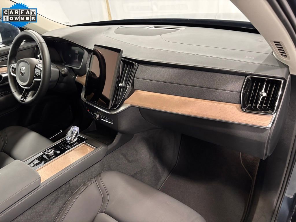 Certified 2025 Volvo XC90 B5 Plus image 16