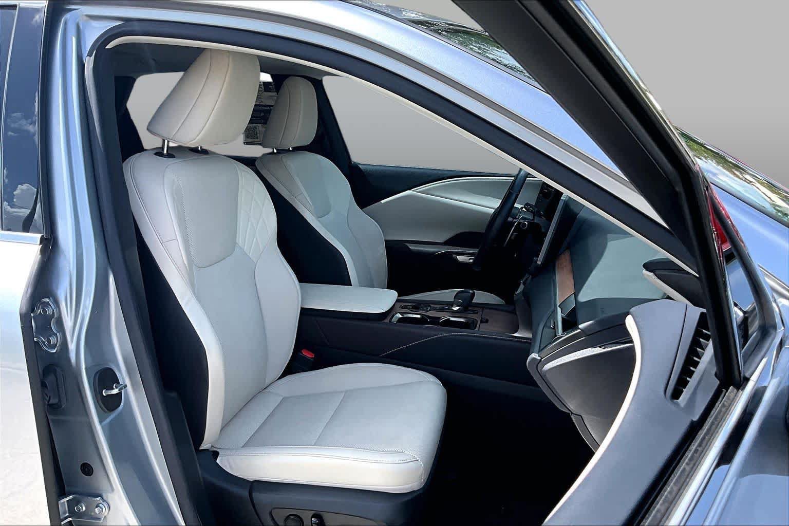 Used 2023 Lexus RX 350 Premium w/ Cold Area Package FWD image 9