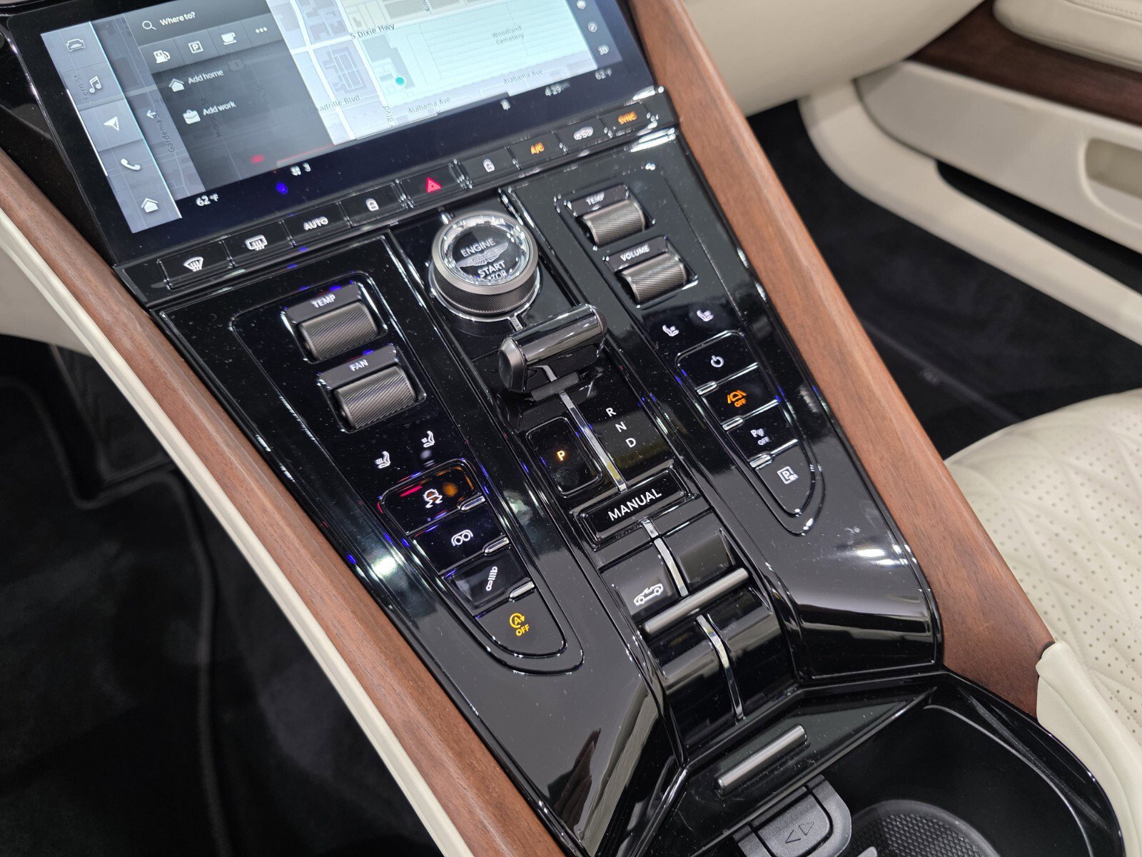 Used 2024 Aston Martin DB12 Volante image 15