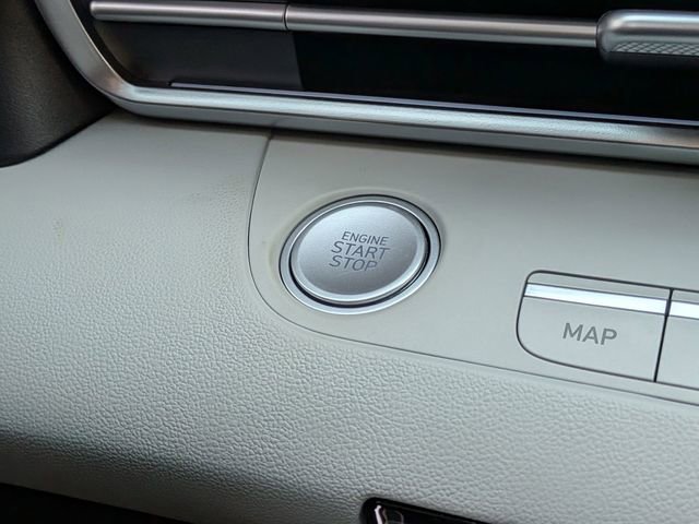 Used 2025 Hyundai Elantra Limited image 23