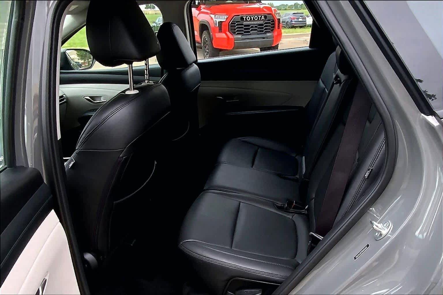 Used 2025 Hyundai Tucson SE FWD image 21