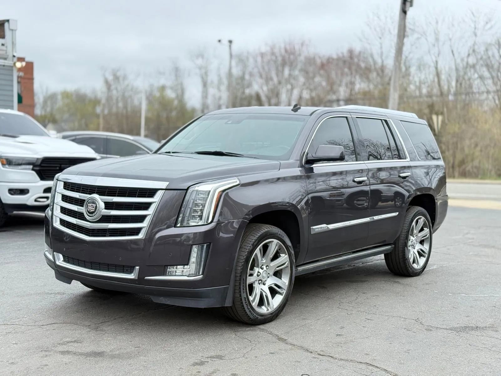 Used 2015 Cadillac Escalade Premium AWD/4WD image 2