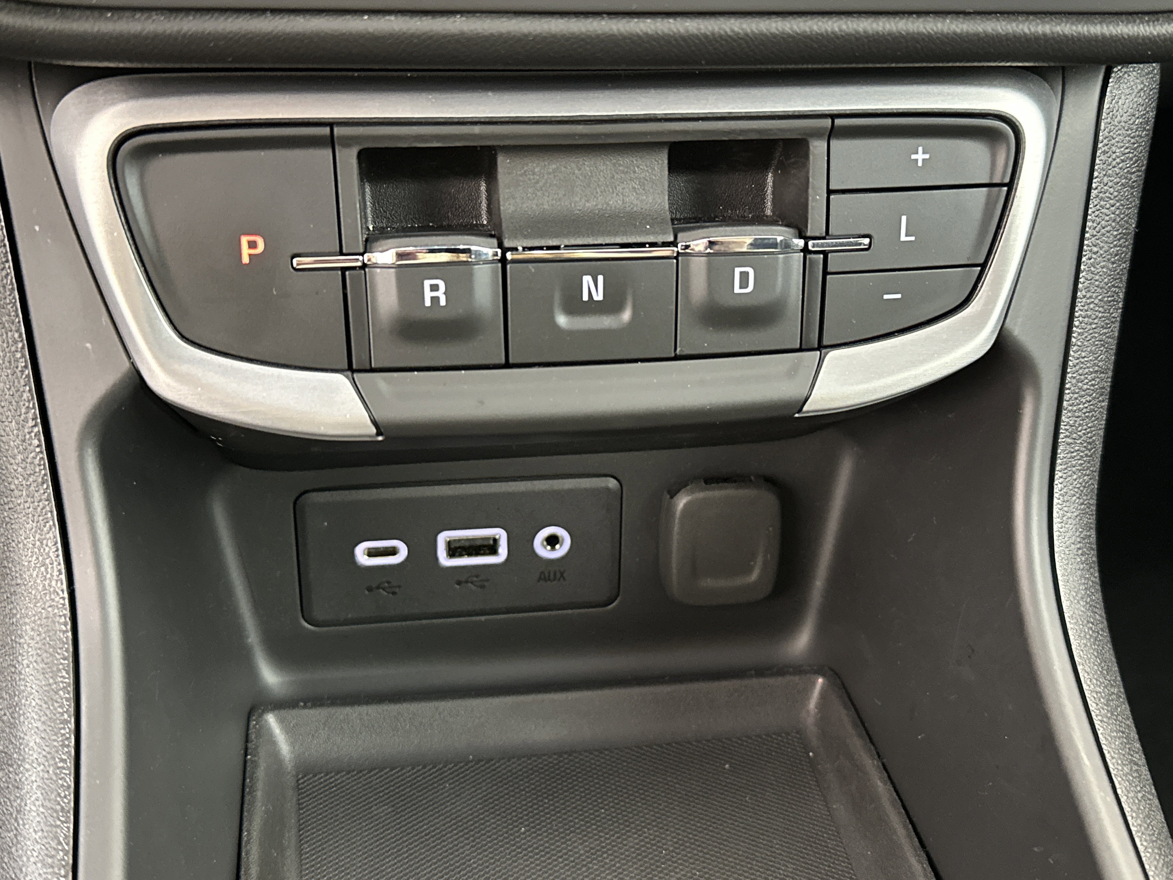 Used 2023 GMC Terrain SLE image 23