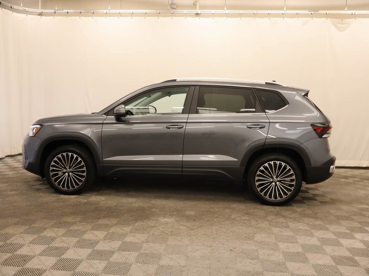 New 2026 Volkswagen Taos SE FWD image 2