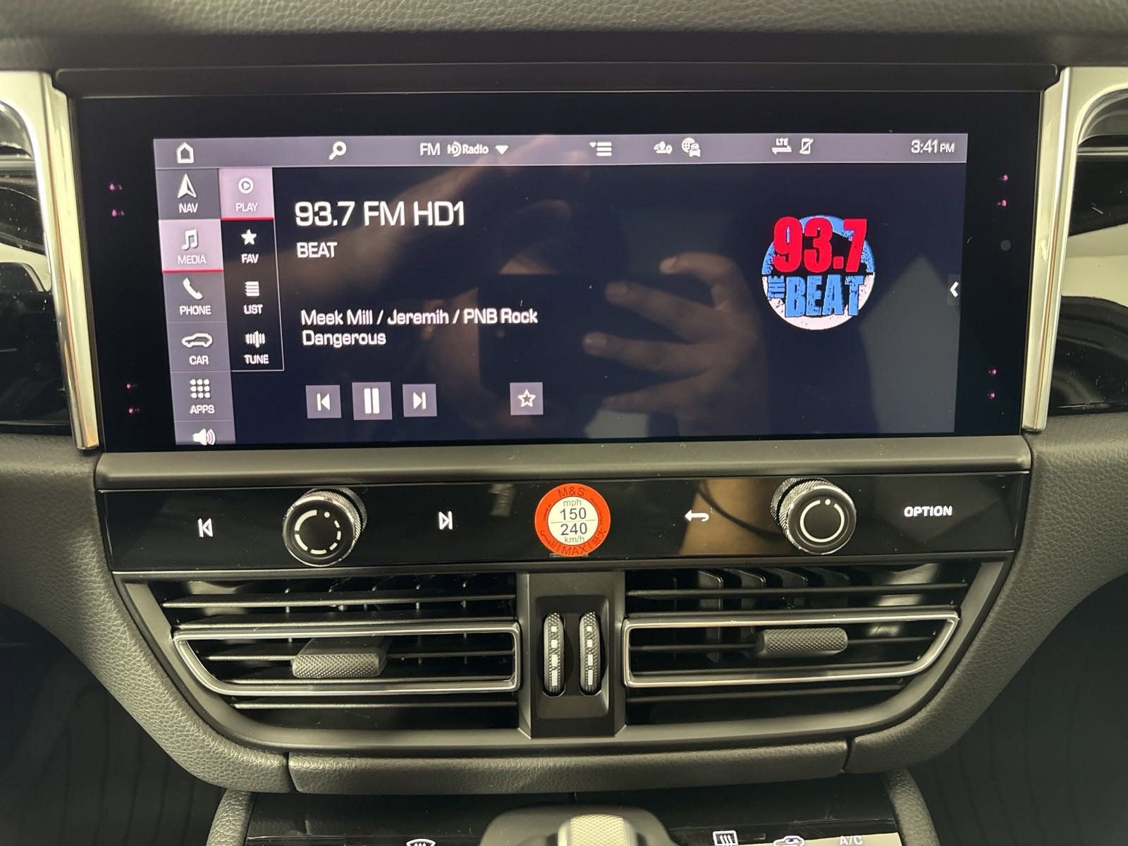 New 2025 Porsche Macan image 18