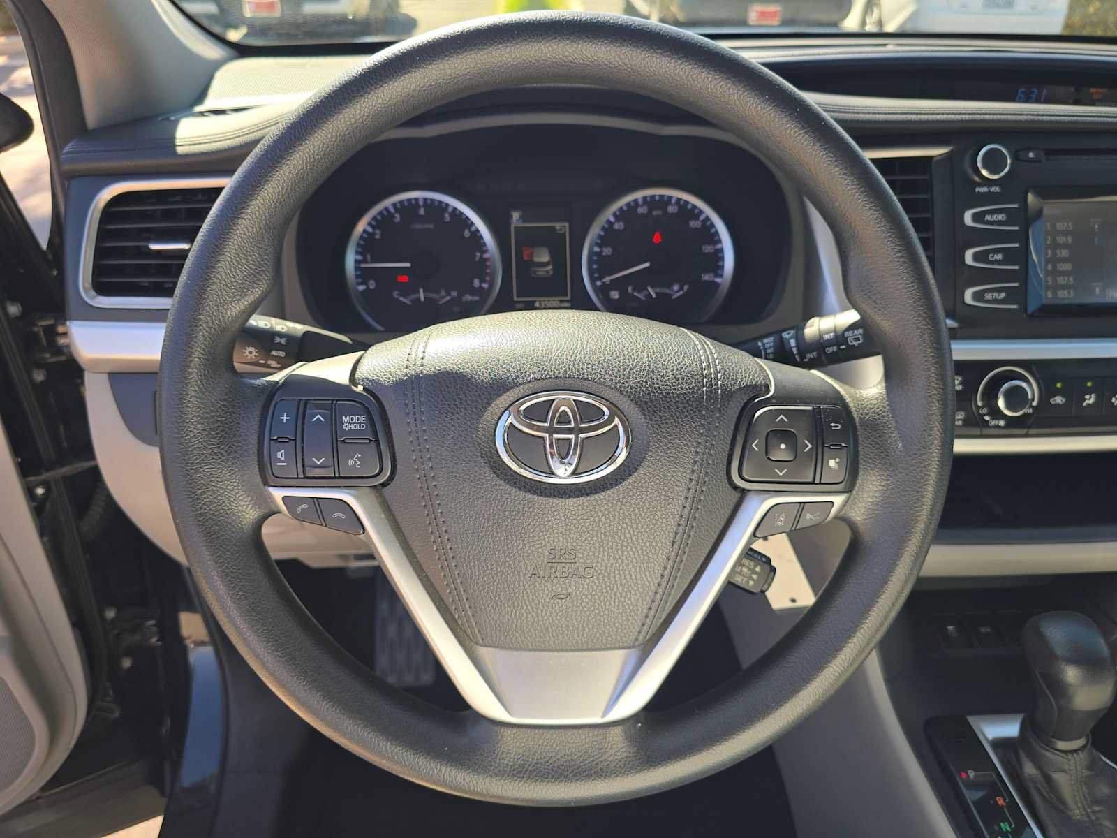 Used 2018 Toyota Highlander LE FWD image 23