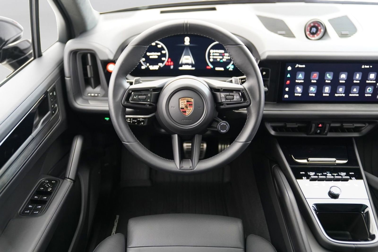 Used 2025 Porsche Cayenne GTS AWD/4WD image 33