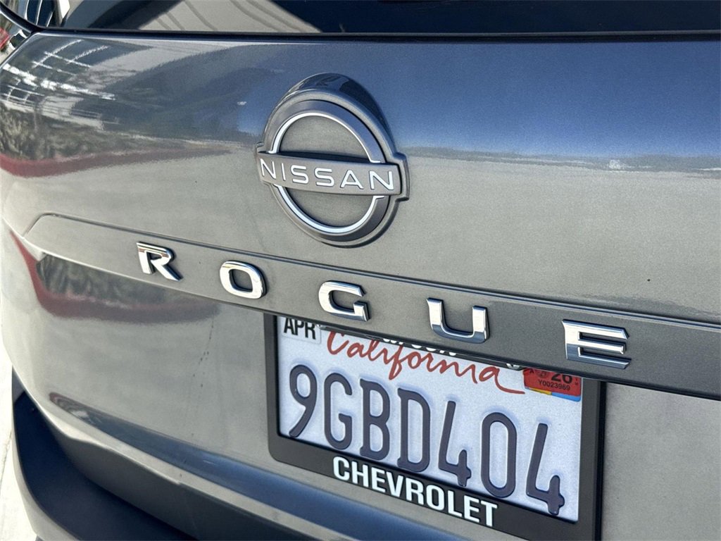 Used 2023 Nissan Rogue S image 28